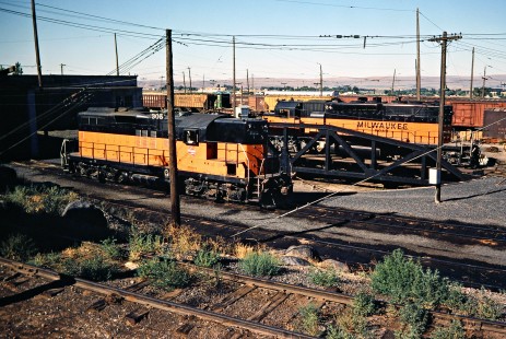 Milwaukee Road locomotives in yard at Othello, Washington, on July 13, 1979. Photograph by John F. Bjorklund, © 2016, Center for Railroad Photography and Art. Bjorklund-68-06-02
