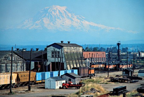 Milwaukee Road yard in Tacoma, Washington, with Mt. Rainier in the background on August 5, 1978. Photograph by John F. Bjorklund, © 2016, Center for Railroad Photography and Art. Bjorklund-66-28-13