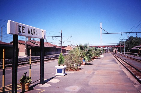 Empty platform at De Aar Railway Station in De Aar, Northern Cape, South Africa, on April 1, 1995. Photograph by Fred M. Springer, © 2014, Center for Railroad Photography and Art. Springer-So.Africa-NOR-SWE-04-06