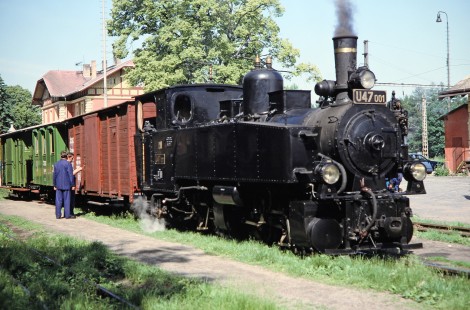 Two workers with Československé Státní Dráhy (Czech Railways) steam locomotive no. U47-001 as it stands stopped in Jindrichuv Hradec, Czech Republic on May 30, 1993. Photograph by Fred M. Springer, © 2014, Center for Railroad Photography and Art. Springer-Europe-15-29