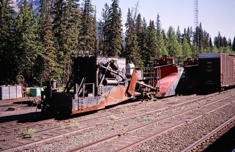 Canadian Pacific Railway spreader no. 402869 near Lake Louise in Banff, Alberta, Canada, on July 10, 2003. Photograph by Fred M. Springer, © 2014, Center for Railroad Photography and Art. Springer-Canada-NZ(1)-05-08