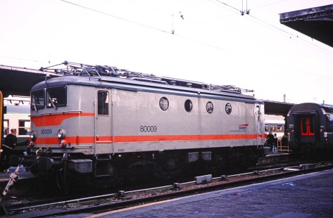 Electric locomotive no. 80009 waits at a station in Paris, Ile-de-France, France, on February 28, 1999. Photograph by Fred M. Springer, © 2014, Center for Railroad Photography and Art. Springer-FRA-SD&AE-C&TS(1)-01-09