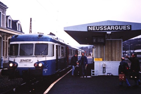 National Society of French Railways railcar no. 2872 allows for passengers and luggage to board at Neussargues station in Neussargues, France on March 3, 1999. Photograph by Fred M. Springer, © 2014, Center for Railroad Photography and Art. Springer-FRA-SD&AE-C&TS(1)-05-26