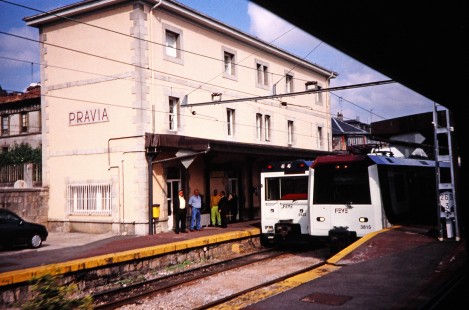 Passengers relax on the platform at Pravia train station with Renfe Feve rail cars nos. 2423 and 3815 in Pravia, Spain, on July 9, 2001. Photograph by Fred M. Springer, © 2014, Center for Railroad Photography and Art. Springer-Spain-BNSF-08-22
