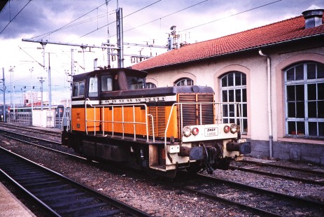 National Society of French Railways switch engine no. Y8356 at Ciermont-Ferrand Station in Clermont-Ferrand, France on March 4, 1999. Photograph by Fred M. Springer, © 2014, Center for Railroad Photography and Art. Springer-FRA-SD&AE-C&TS(1)-05-38