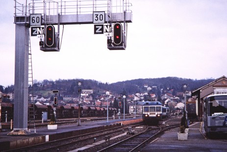 National Society of French Railways passenger train follows the signals at Capdenac station in Capdenac, France, on March 3, 1999. Photograph by Fred M. Springer, © 2014, Center for Railroad Photography and Art. Springer-FRA-SD&AE-C&TS(1)-05-06
