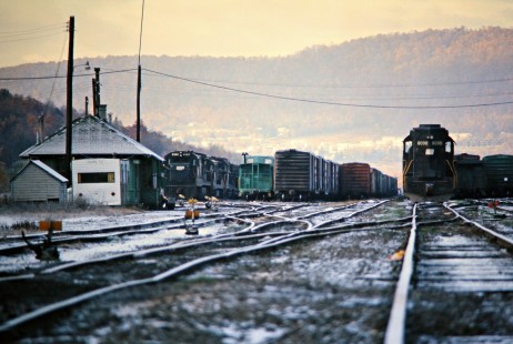 Penn Central freight trains in yard at Corning, New York, on October 20, 1974. Photograph by John F. Bjorklund, © 2016, Center for Railroad Photography and Art. Bjorklund-79-28-13