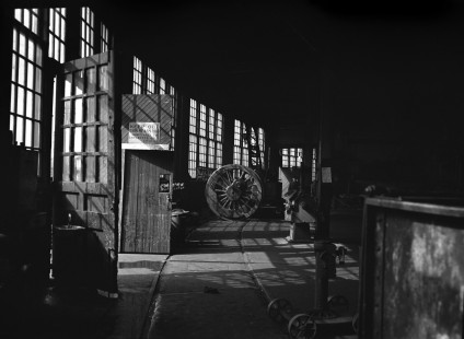 Shot of New York Central interior roundhouse, unidentified location, circa 1950. Photograph by Robert A. Hadley © 2016, Center for Railroad Photography and Art