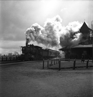 Ann Arbor Railroad passenger train #153 at Durand Union Station in Durand, Michigan, circa 1945. Photograph by Robert A. Hadley. © 2016, Center for Railroad Photography and Art