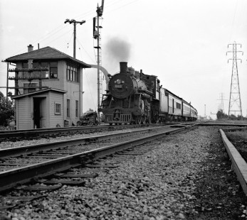 Westbound Wabash Railroad no. 602 leaving Detroit, Michigan, crossing Detroit, Toledo and Ironton Railroad tracks. Photograph by Robert A. Hadley, © 2017, Center for Railroad Photography and Art. Hadley-01-032-02
