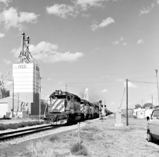 Burlington Northern Railroad engine no. 5383 leading freight train. Photograph by Robert A. Hadley, © 2017, Center for Railroad Photography and Art. Hadley-06-003-05