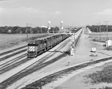 Burlington Northern Railroad freight train at Alliance, Nebraska, in June 1987. Photograph by Robert A. Hadley, © 2017, Center for Railroad Photography and Art. Hadley-02-100-06