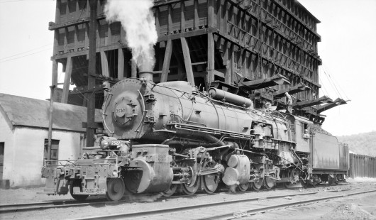 Baltimore and Ohio Railroad engine no. 7527 (2-6-6-2) at Riker, Pennsylvania in 1948. Photograph by Robert A. Hadley, © 2017, Center for Railroad Photography and Art. Hadley-05-099-01