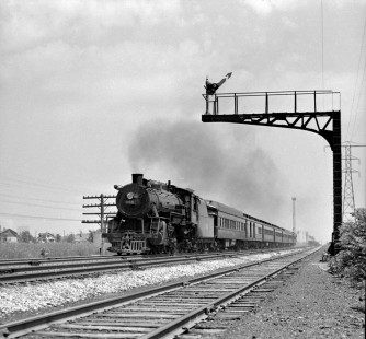 Westbound Wabash Railroad no. 666 leaving Detroit, Michigan. Photograph by Robert A. Hadley, © 2017, Center for Railroad Photography and Art. Hadley-01-030-04