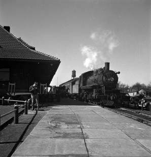 Southbound Ann Arbor Railroad engine no. 1612 pulls train no. 52 into the depot at Durand, Michigan. Photograph by Robert A. Hadley, © 2017, Center for Railroad Photography and Art. Hadley-01-023-04