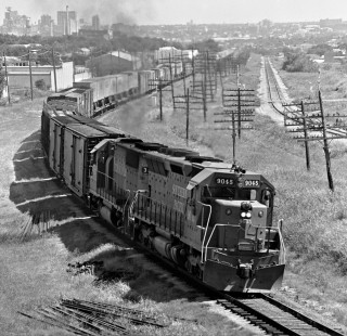 Power-hungry Rock Island uses leased St. Louis Southwestern Railway SD45 on northbound train leaving Fort Worth, Texas, in 1969. Photograph by J. Parker Lamb, © 2016, Center for Railroad Photography and Art. Lamb-02-073-11