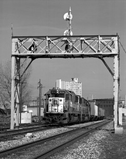 Burlington Northern Railroad freight train at Lincoln, Nebraska, in 1990. Photograph by Robert A. Hadley, © 2017, Center for Railroad Photography and Art. Hadley-02-071-02
