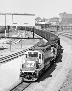 Burlington Northern Railroad freight train at Omaha, Nebraska, in May 1990. Photograph by Robert A. Hadley, © 2017, Center for Railroad Photography and Art. Hadley-02-099-06