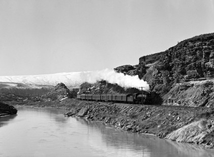 Burlington Northern Railroad passenger train along river. Photograph by Robert A. Hadley, © 2017, Center for Railroad Photography and Art. Hadley-03-097-02