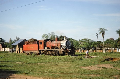Ferrocarril Presidente Carlos Antonio López (later Ferrocarriles del Paraguay SA FEPASA) steam locomotive no. 152 waits for a worker to throw a switch in Ypacaraí, Central, Paraguay, on October 22, 1991. Photograph by Fred M. Springer, © 2014, Center for Railroad Photography and Art. Springer-ARG-PA-CHI-BO2-06-17