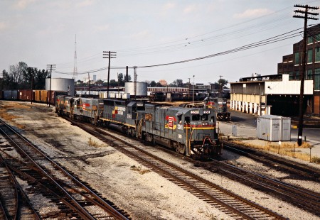 Southbound Seaboard System Railroad freight train in South Louisville, Kentucky, on October 12, 1985. Photograph by John F. Bjorklund, © 2016, Center for Railroad Photography and Art. Bjorklund-71-15-19