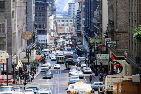 Looking south on Powell Street near Geary Street at the San Francisco Municipal Railway on June 25, 1968. Photograph by Thomas F. McIlwraith, McIlwraith-01-021-11, © 2018, Center for Railroad Photography & Art, <a href="http://www.railphoto-art.org" rel="noreferrer nofollow">www.railphoto-art.org</a>