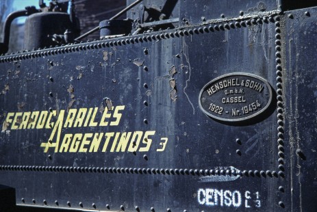 A close-up view of a builder plate placed on Viejo Expreso Patagónico (Old Patagonian Express) 0-6-0 steam locomotive no. 1 in the yards in El Maitén, Chubut, Argentina, on October 15, 1990. Photograph by Fred M. Springer, © 2014, Center for Railroad Photography and Art, Springer-SOAM1-15-33