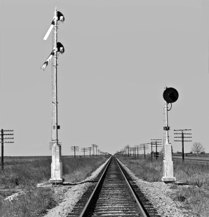 Southern Pacific Railroad signals west of Houston, Texas, illustrate modernization on Texas and New Orleans Railroad lines in March 1965. Photograph by J. Parker Lamb, © 2016, Center for Railroad Photography and Art. Lamb-02-057-11