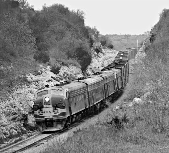 Fort Worth-bound Atchison, Topeka and Santa Fe Railway freight train passes through deep cut near Valley Mills, Texas, in April 1965. Photograph by J. Parker Lamb, © 2016, Center for Railroad Photography and Art. Lamb-02-069-06