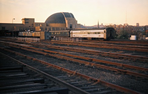 Louisville and Nashville Railroad's no. 8 <i>Pan American</i> passenger train arriving at Cincinnati Union Station in Ohio on April 23, 1971. Photograph by John F. Bjorklund, © 2016, Center for Railroad Photography and Art. Bjorklund-71-01-09