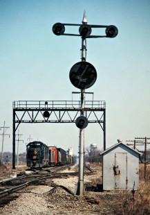 Southbound Baltimore and Ohio Railroad freight train in Deshler, Ohio, on April 3, 1977. Photograph by John F. Bjorklund, © 2016, Center for Railroad Photography and Art. Bjorklund-92-25-05