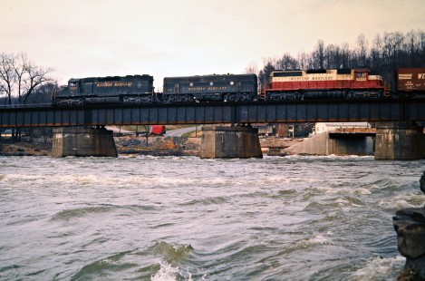 Westbound Western Maryland Railway freight train crossing the Youghiogheny River in Ohiopyle, Pennsylvania, on March 21, 1975. Photograph by John F. Bjorklund, © 2016, Center for Railroad Photography and Art. Bjorklund-92-02-14
