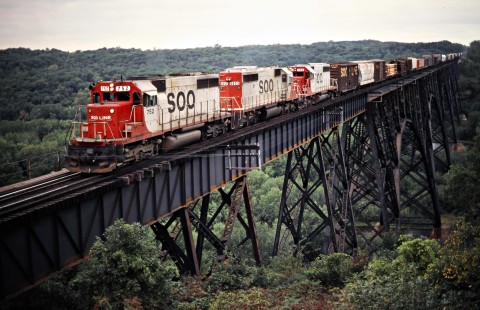 Eastbound Soo Line Railroad freight train crossing the St. Croix River near Somerset, Wisconsin, on September 18, 1980. Photograph by John F. Bjorklund, © 2016, Center for Railroad Photography and Art. Bjorklund-83-13-03