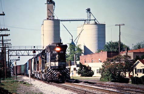Northbound Baltimore and Ohio Railroad freight train in Tontogany, Ohio, on May 8, 1977. Photograph by John F. Bjorklund, © 2016, Center for Railroad Photography and Art. Bjorklund-92-26-08