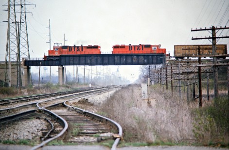 Northbound Detroit, Toledo and Ironton Railroad freight train above the Penn Central main line at Delta, Ohio, on April 27, 1974. Photograph by John F. Bjorklund, © 2016, Center for Railroad Photography and Art. Bjorklund-50-12-20