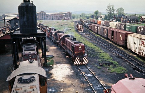 Lehigh Valley Railroad freight train at Sayre, Pennsylvania, on May 28, 1973. Photograph by John F. Bjorklund, © 2016, Center for Railroad Photography and Art. Bjorklund-82-18-20