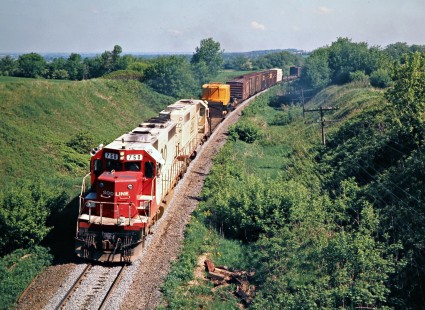 Eastbound Soo Line Railroad freight train at Byron, Wisconsin, on May 25, 1975. Photograph by John F. Bjorklund, © 2016, Center for Railroad Photography and Art. Bjorklund-83-02-05