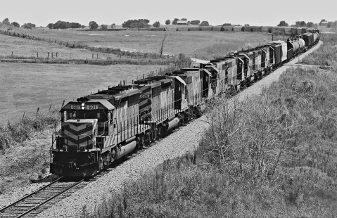 Northbound Missouri–Kansas–Texas Railroad empty grain train, with extra units being ferried, approaches Taylor, Texas, in March 1981. Photograph by J. Parker Lamb, © 2016, Center for Railroad Photography and Art. Lamb-02-046-11