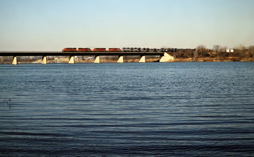 Southbound Detroit, Toledo and Ironton Railroad freight train crossing the Maumee River in Delta, Ohio, on November 18, 1979. Photograph by John F. Bjorklund, © 2016, Center for Railroad Photography and Art. Bjorklund-51-22-10