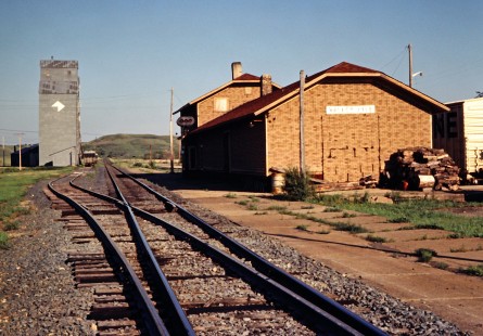Soo Line Railroad depot at Valley City, North Dakota, on July 4, 1980. Photograph by John F. Bjorklund, © 2016, Center for Railroad Photography and Art. Bjorklund-83-04-14