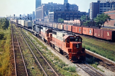Illinois Central Railroad freight train led by locomotive no. 3044 on St. Charles Air Line in Chicago, Illinois, on July 5, 1971. Photograph by John F. Bjorklund, © 2016, Center for Railroad Photography and Art. Bjorklund-60-02-15
