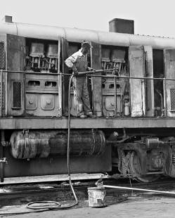 Central of Georgia Railway Alco RS-2 gets a wash at Columbus, Georgia, in May 1955. Photograph by J. Parker Lamb, © 2016, Center for Railroad Photography and Art. Lamb-02-011-08