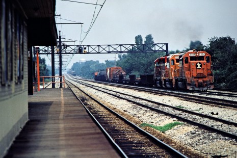 Southbound Illinois Central Gulf Railroad freight train in Olympia Fields, Illinois, on September 6, 1981. Photograph by John F. Bjorklund, © 2016, Center for Railroad Photography and Art. Bjorklund-60-16-15