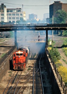 Westbound Detroit, Toledo and Ironton Railroad freight train on Conrail in Detroit, Michigan, on June 8, 1976. Photograph by John F. Bjorklund, © 2016, Center for Railroad Photography and Art. Bjorklund-50-25-21