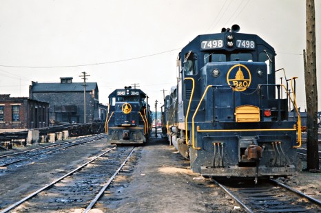 Baltimore and Ohio Railroad locomotives outside the roundhouse in Toledo, Ohio, on May 21, 1972. Photograph by John F. Bjorklund, © 2016, Center for Railroad Photography and Art. Bjorklund-92-11-08