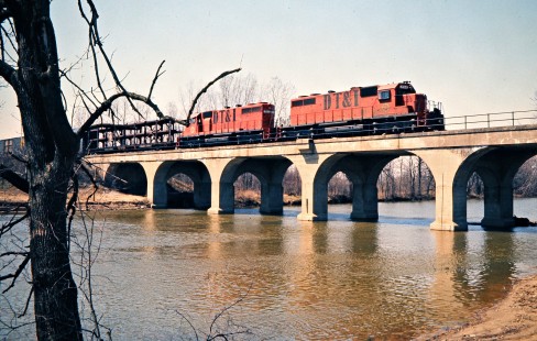 Northbound Detroit, Toledo and Ironton Railroad freight train at River Raisin in Dundee, Michigan, on April 15, 1973. Photograph by John F. Bjorklund, © 2016, Center for Railroad Photography and Art. Bjorklund-50-06-05