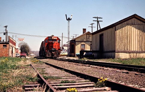Southbound Detroit, Toledo and Ironton Railroad freight train on Baltimore and Ohio in Oak Hill, Ohio, on April 20, 1979. Photograph by John F. Bjorklund, © 2016, Center for Railroad Photography and Art. Bjorklund-52-19-02