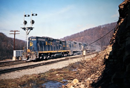 Eastbound Baltimore and Ohio Railroad freight train in Sand Patch, Pennsylvania, on March 23, 1975. Photograph by John F. Bjorklund, © 2016, Center for Railroad Photography and Art. Bjorklund-92-14-01