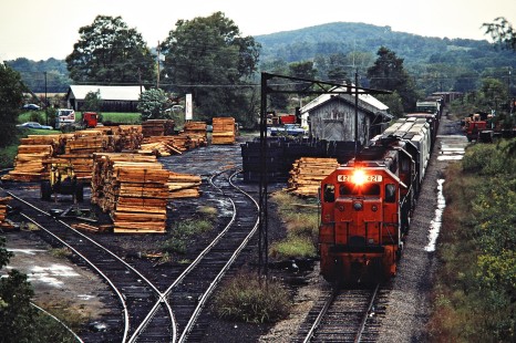 Southbound Detroit, Toledo and Ironton Railroad freight train in Bainbridge, Ohio, on September 22, 1979. Photograph by John F. Bjorklund, © 2016, Center for Railroad Photography and Art. Bjorklund-51-21-19