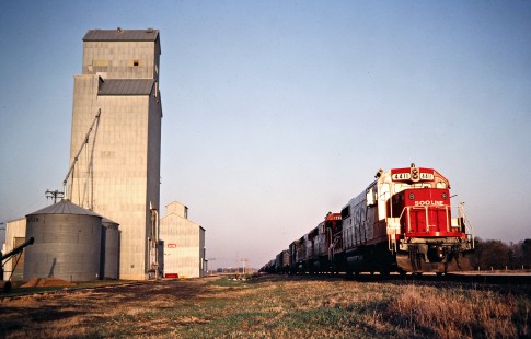Westbound Soo Line Railroad freight train at Regal, Minnesota, on April 17, 1981. Photograph by John F. Bjorklund, © 2016, Center for Railroad Photography and Art. Bjorklund-83-17-01